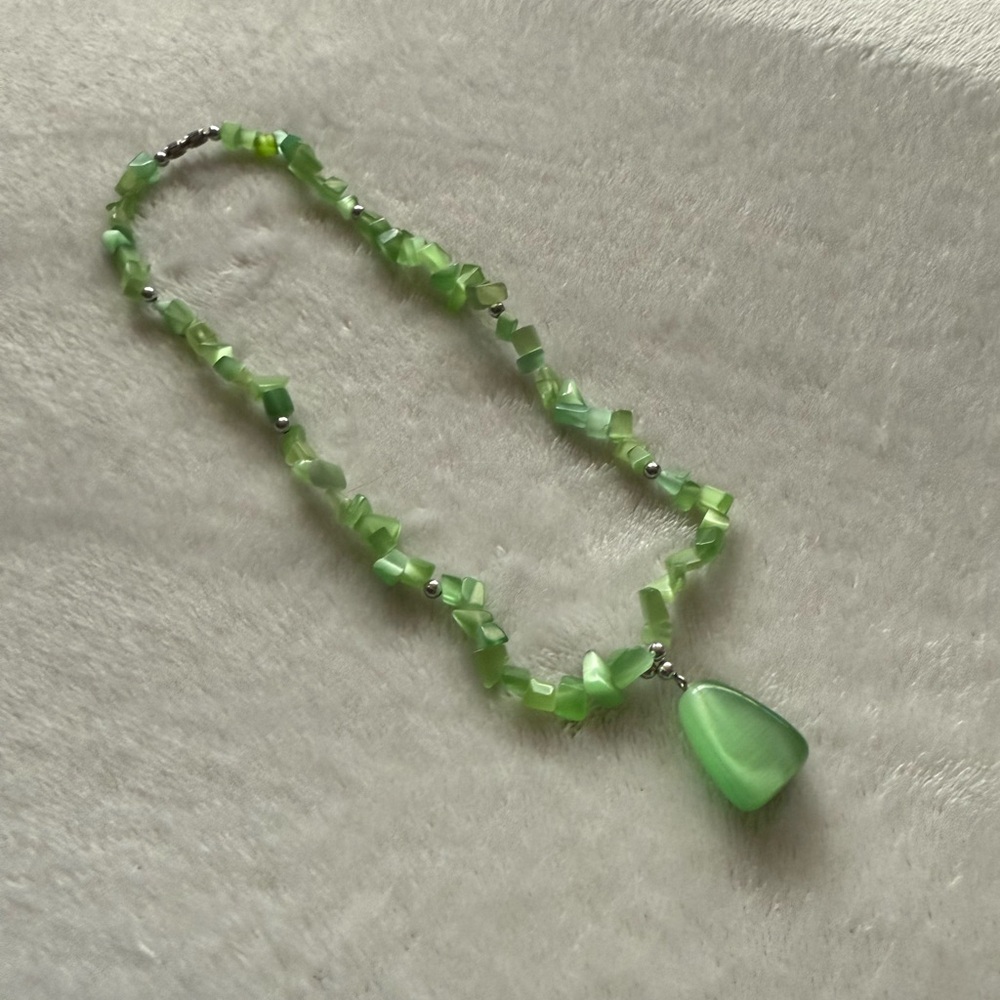Green Cats Eye Beaded Necklace with Pendant